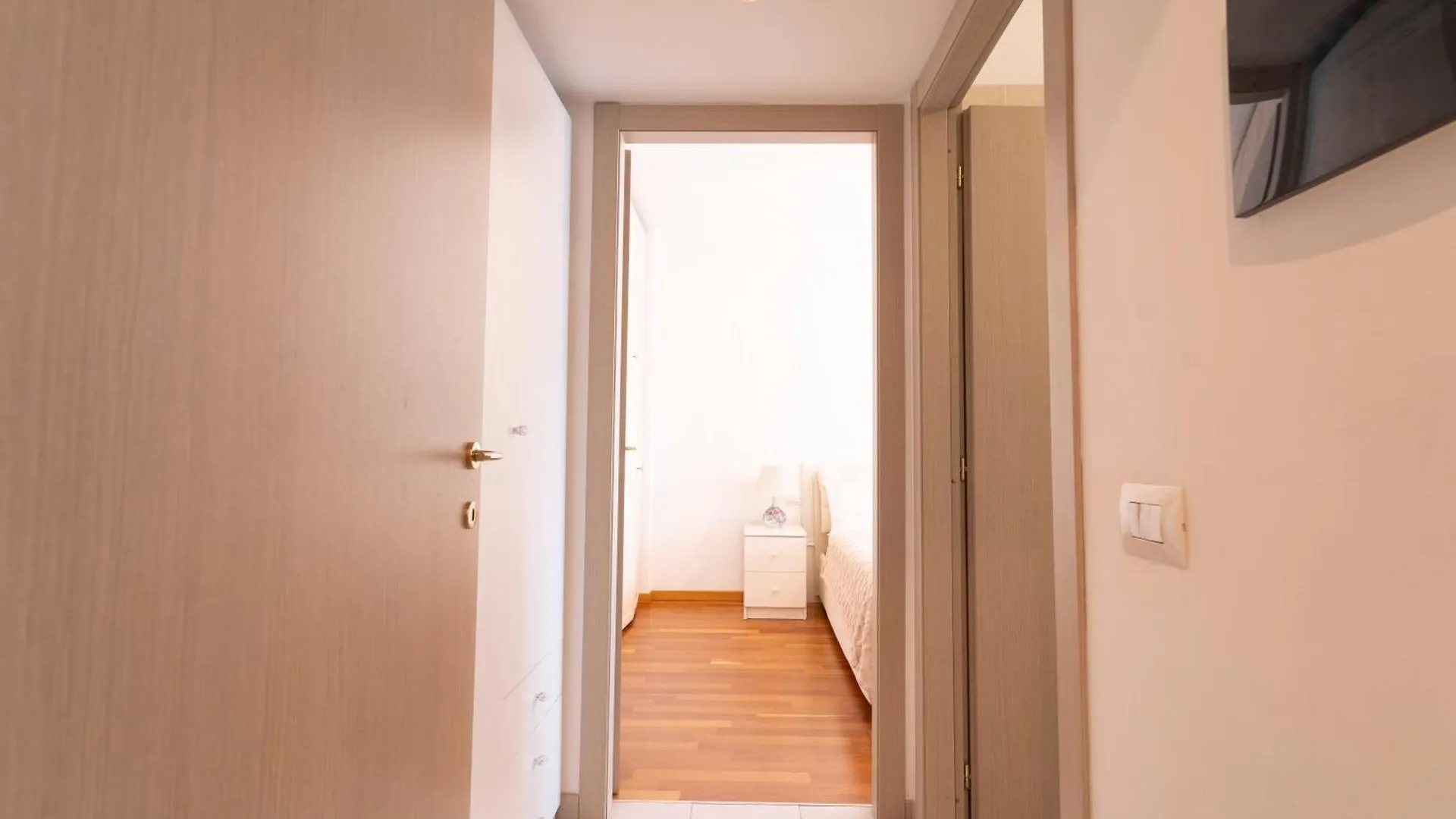 I Host Apartment - Adamello 8 Milan