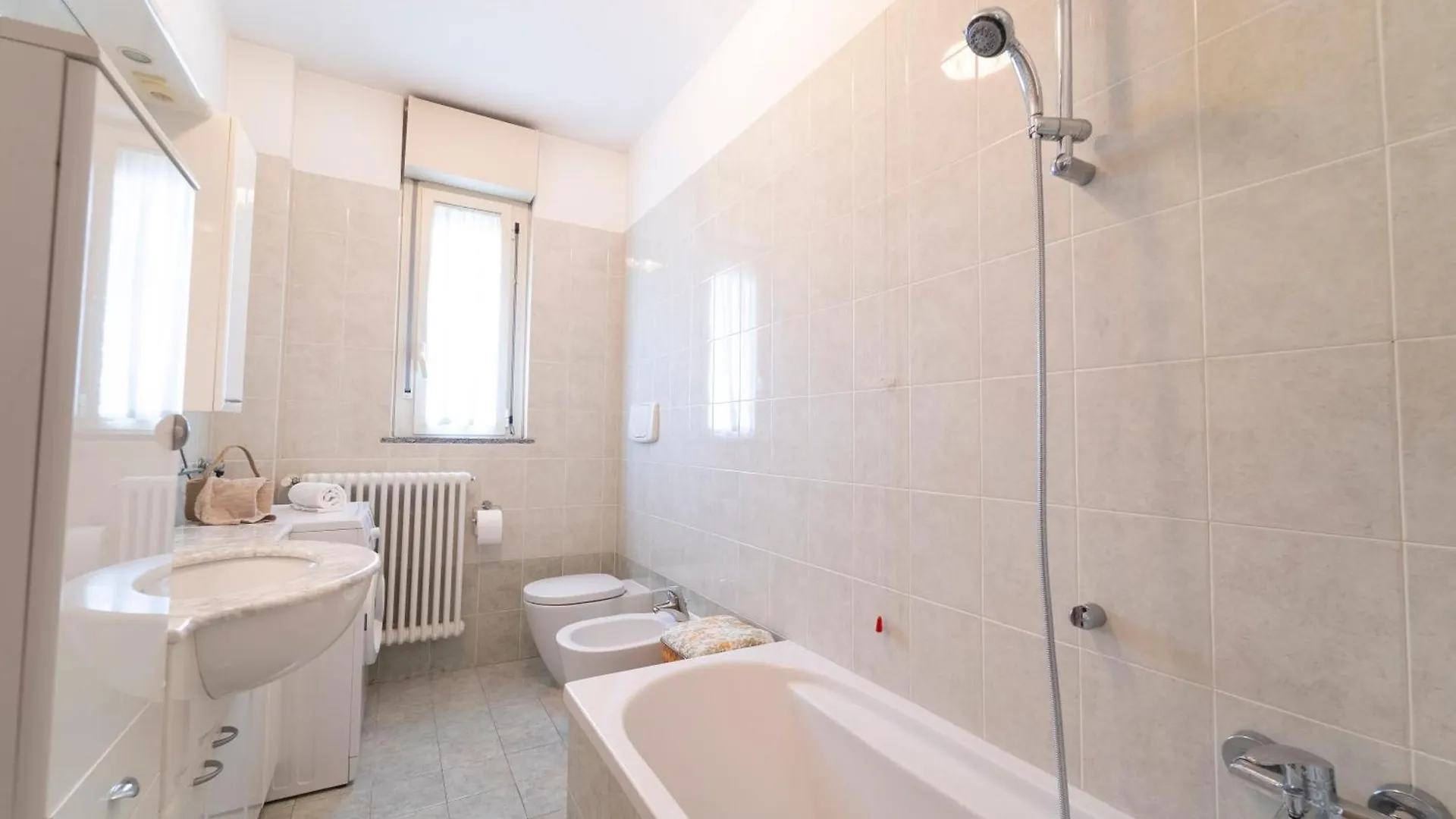 I Host Apartment - Adamello 8 Milan 0*,  Italy