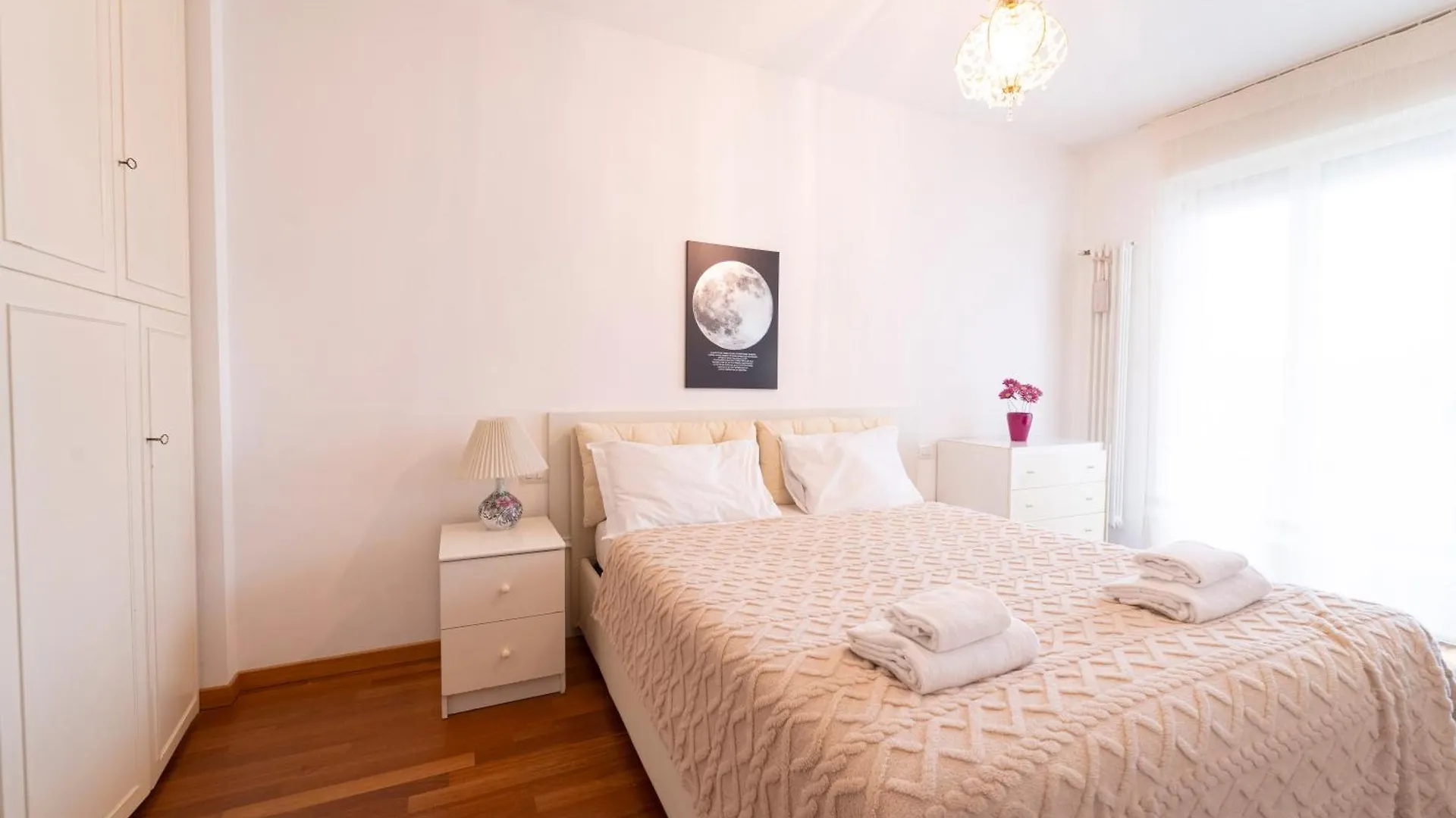 I Host Apartment - Adamello 8 Milan 0*,